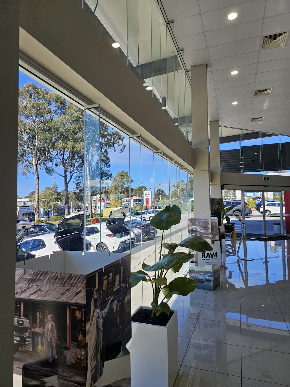 flash window cleaning, cleaning the windows of a Toyota car dealership